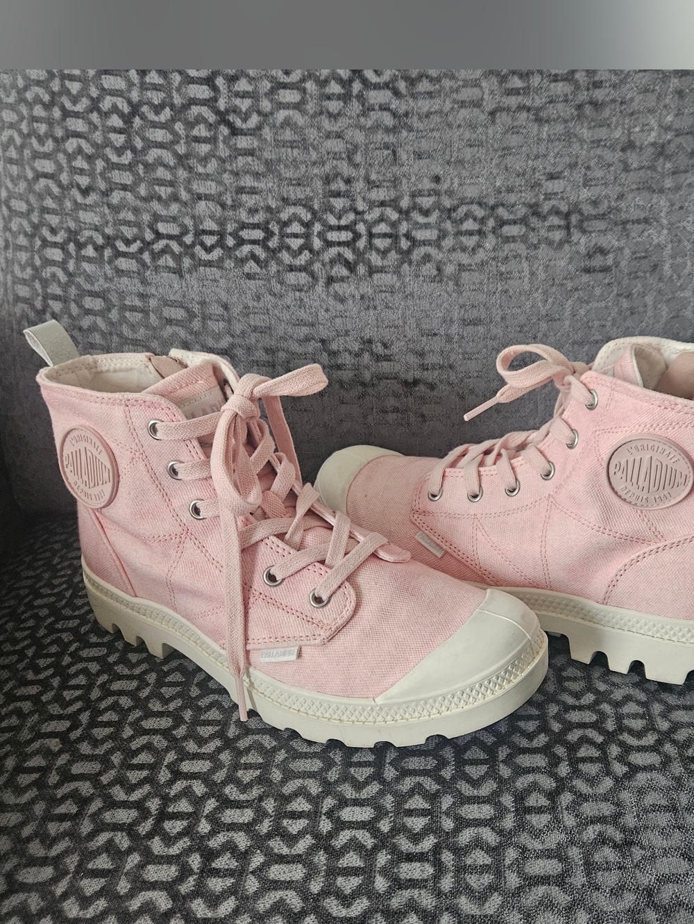Palladium Women's Pale Pink Canvas Lace-Up Sneakers, Sz 8, Excellent Condition